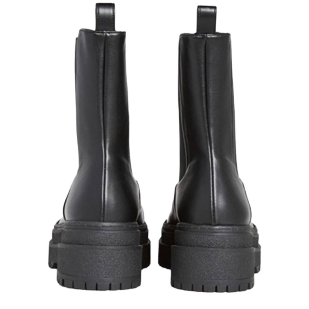 New In Box Good American Chelsea Pull On Lug Boots - Picture 3 of 6
